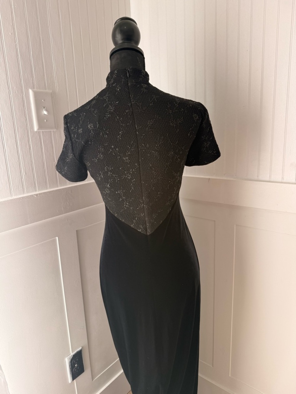 Jessica Howard Black Short-Sleeve Velvet Maxi Dress with Mandarin Collar - Picture 6 of 6